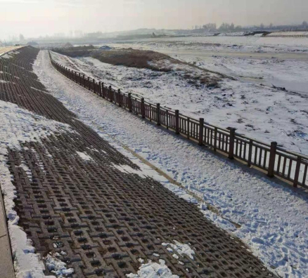 吉林省大禹水利水電建設(shè)有限公司伊通縣伊通河邊路燈護(hù)欄項(xiàng)目