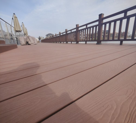 休閑現代鄉(xiāng)村旅游配套商用房塑木工程