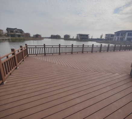 休閑現代鄉(xiāng)村旅游配套商用房塑木工程